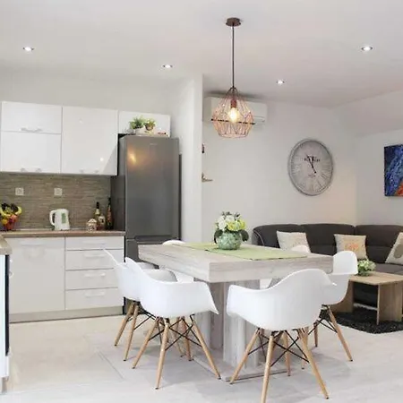 Holiday home Ela - Three Bedroom With Outdoor Pool St *