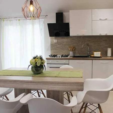 Ela - Three Bedroom With Outdoor Pool St Dracevica