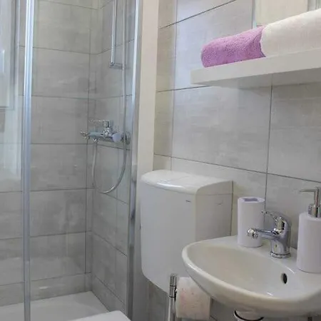 Ela - Three Bedroom With Outdoor Pool St Holiday home