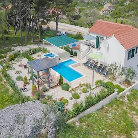 Ela - Three Bedroom With Outdoor Pool St Dracevica