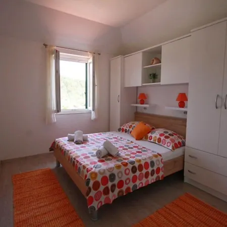 Ela - Three Bedroom With Outdoor Pool St