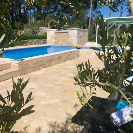 Ela - Three Bedroom With Outdoor Pool St *