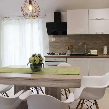 Ela - Three Bedroom With Outdoor Pool St *
