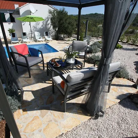 Ela - Three Bedroom With Outdoor Pool St Semesterbostad *
