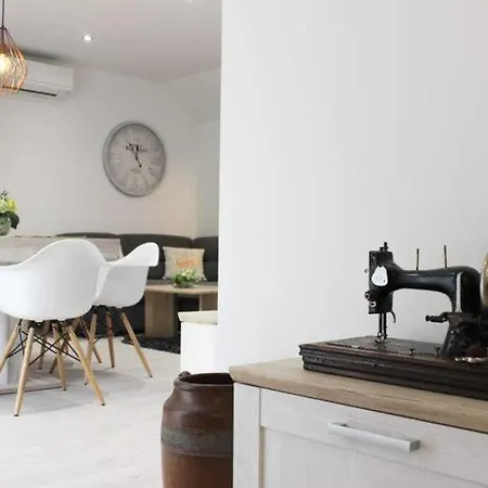 Semesterbostad Ela - Three Bedroom With Outdoor Pool St *